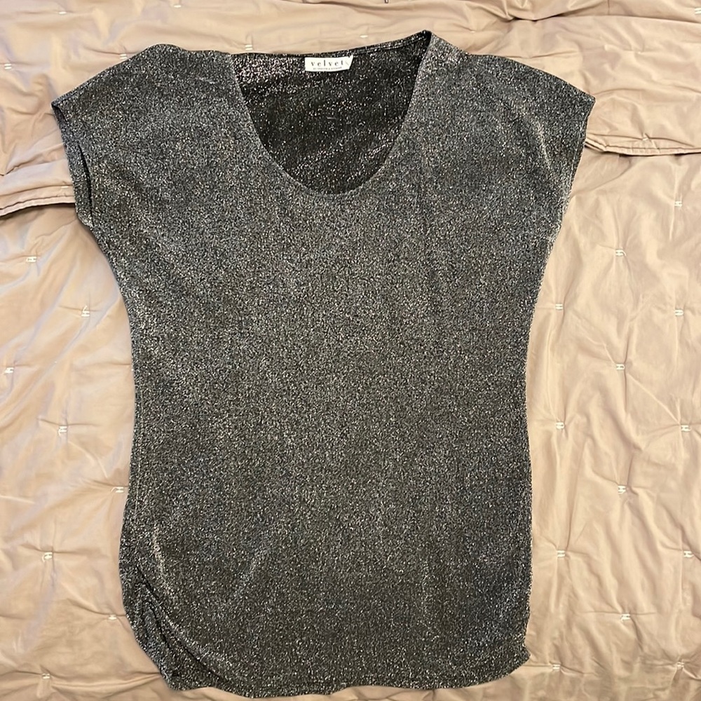 Women’s Velvet by Graham and Spencer silver lurex tunic top size Medium